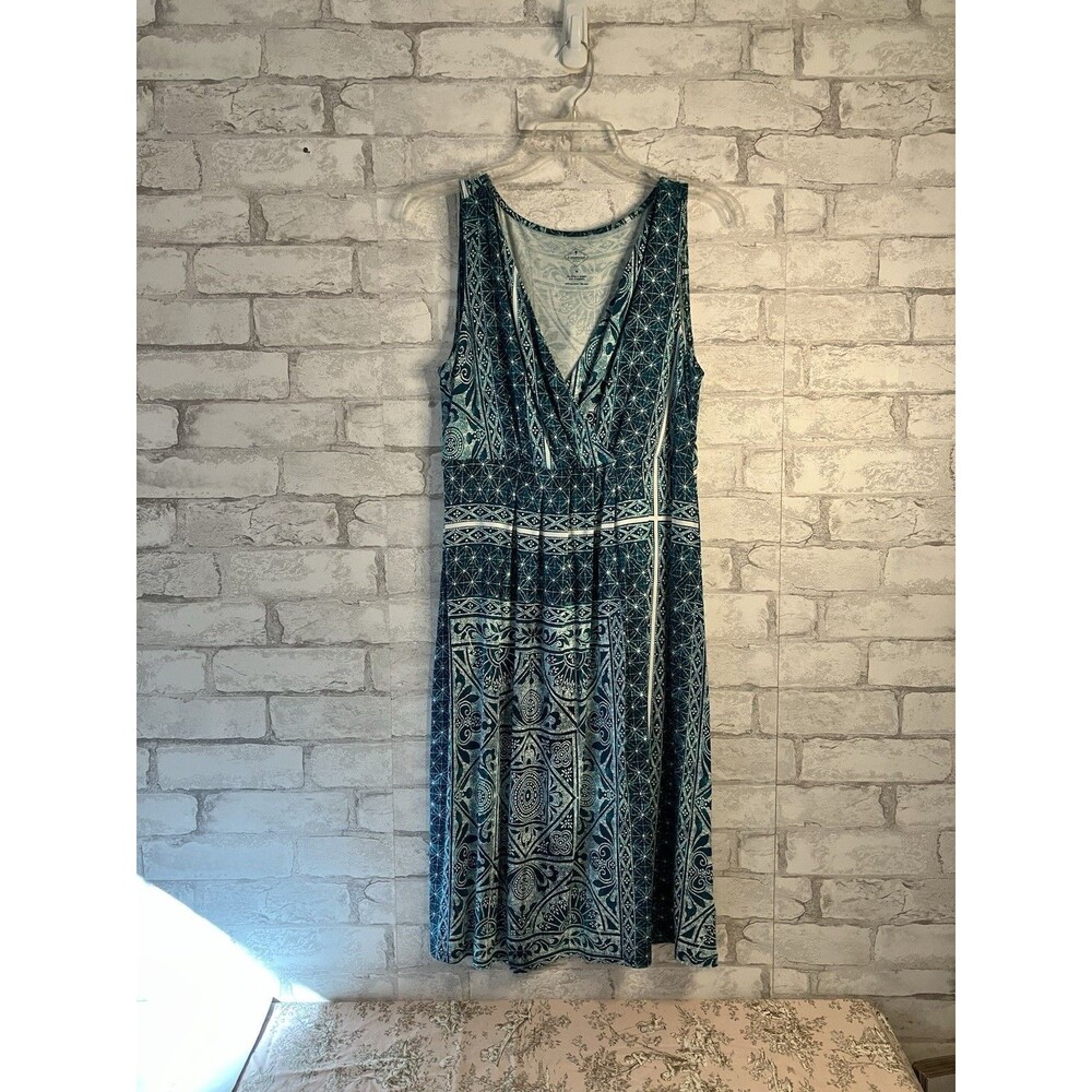 St. John's Bay Sleeveless Summer Dress V Neck Green White Size M Excellent